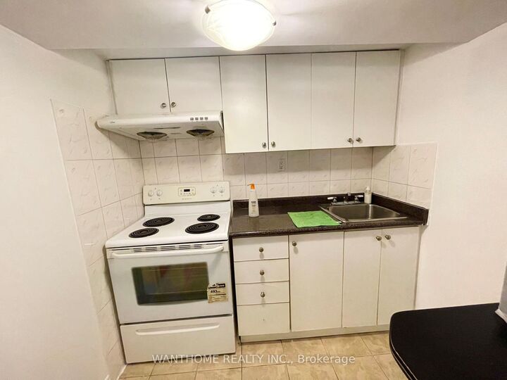 Property Photo:  82 Maresfield Drive Bsmt  ON M1V 2W9 
