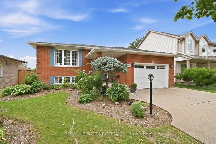 Property Photo:  39 West Farmington Drive  ON L2S 3S3 