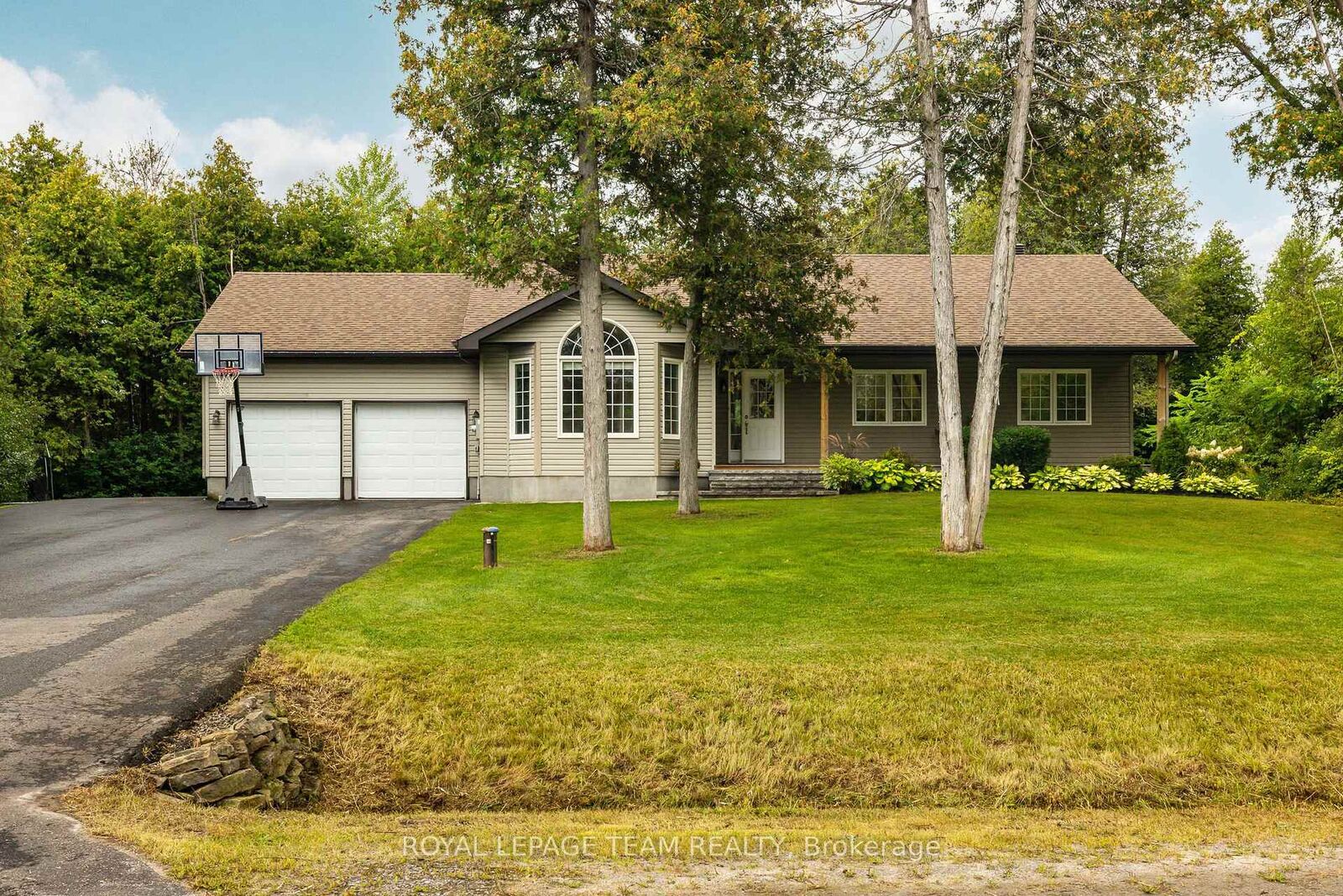 Property Photo:  44 Meadowglen Circle  ON K0G 1J0 