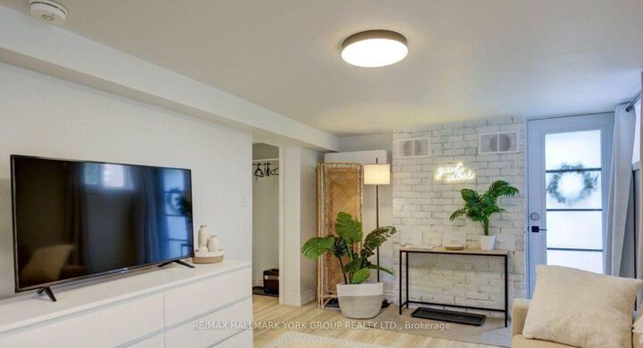 Property Photo: 40 Sophia Street W Lower ON L4N 1J3