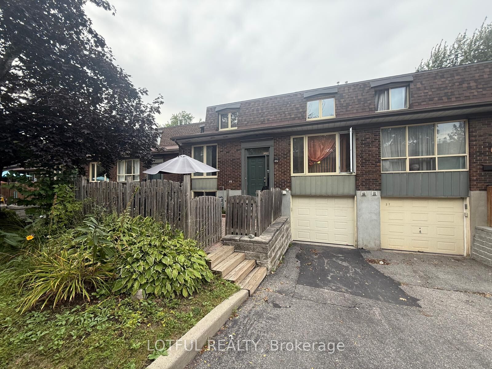 Property Photo:  7 Viewpointe Private  ON K1V 1M5 