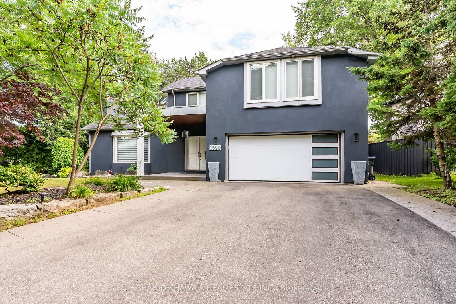 Property Photo:  1590 Yew Street  ON L5H 2B9 