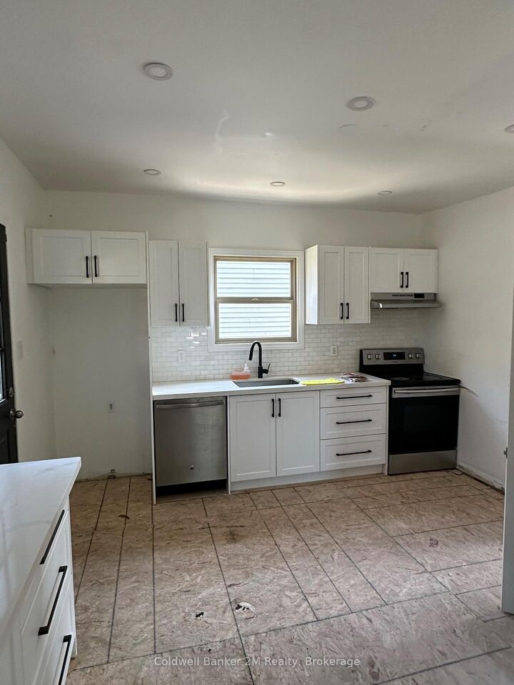 Property Photo:  386 Pine Avenue  ON L1J 2H8 