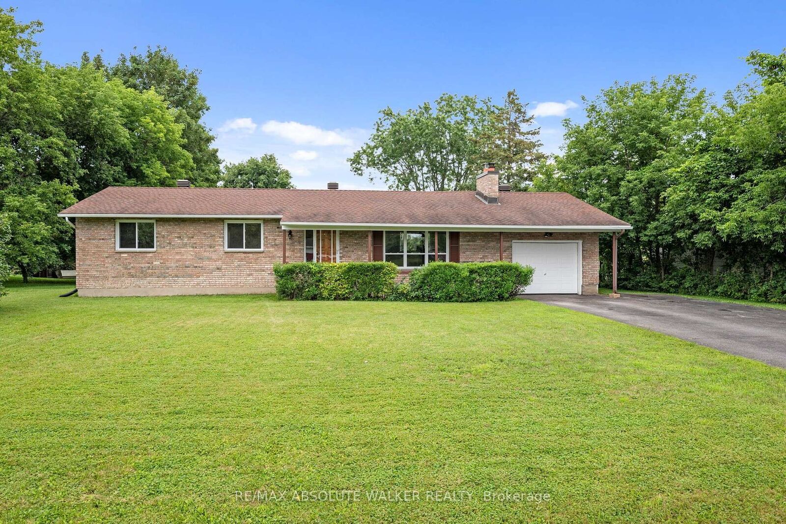 Property Photo:  1447 Stagecoach Road  ON K4P 1G4 
