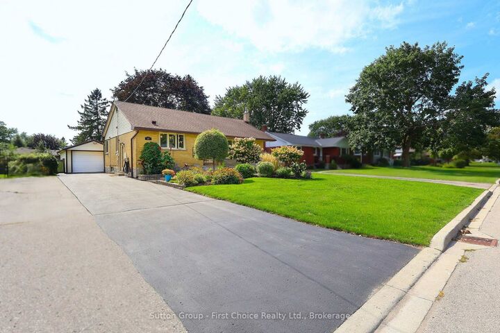 Property Photo:  59 Easson Street  ON N5A 1N1 