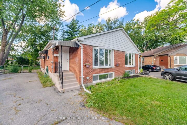 Property Photo:  3441 Fellmore Drive  ON L5C 2E1 