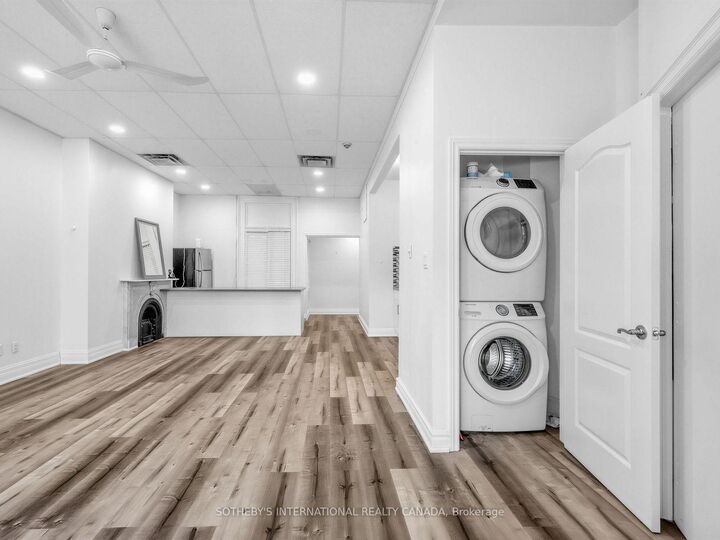 Property Photo:  212 Carlton Street Main  ON M5A 2L1 