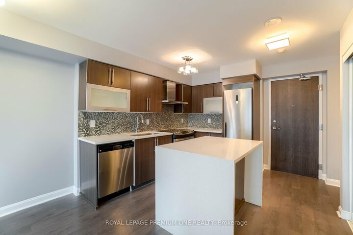Property Photo:  1 Michael Power Place 911  ON M9A 0A1 