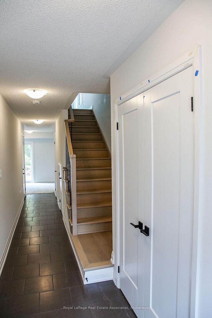 Property Photo:  40 Windtree Way  ON L7G 0P6 