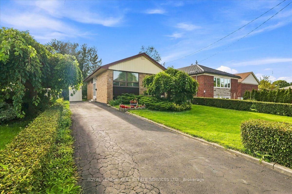 Property Photo: 6 Clifford Court ON M1R 3L3