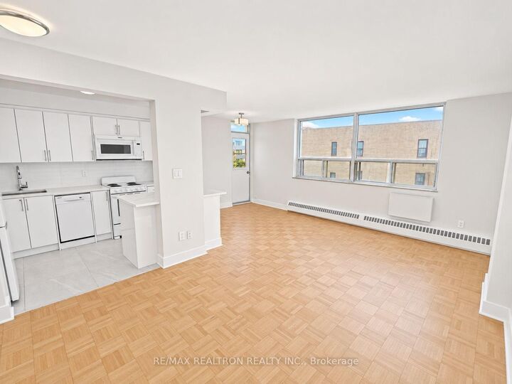 Property Photo:  490 Eglinton Avenue E 302  ON M4P 1M4 