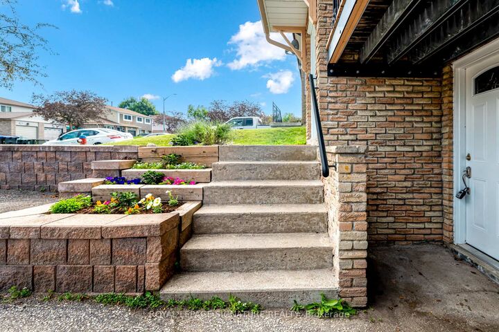 Property Photo:  183 Britannia Avenue Bsmt  ON L3Z 1A4 