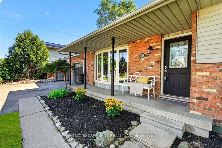 Property Photo:  356 Station Street  ON L0R 2A0 