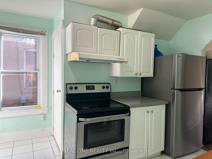 Property Photo:  116 Pemberton Avenue  ON M2M 1Y5 