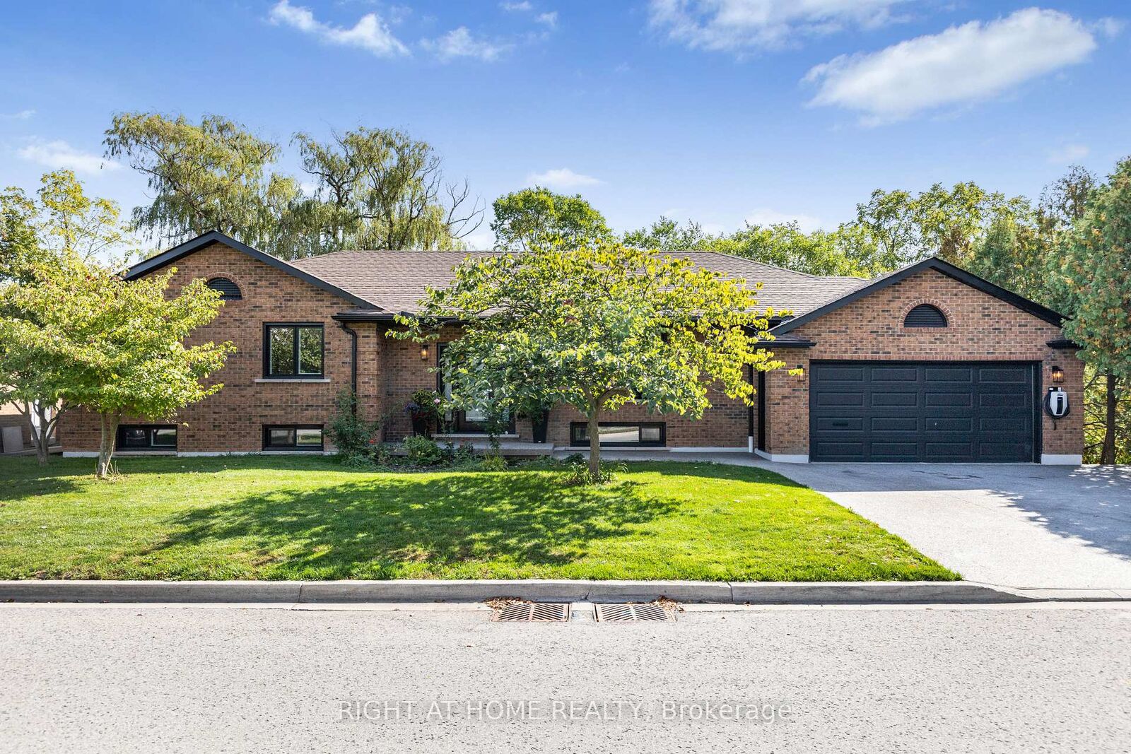 Property Photo:  23 Riverview Boulevard  ON L2T 3L5 