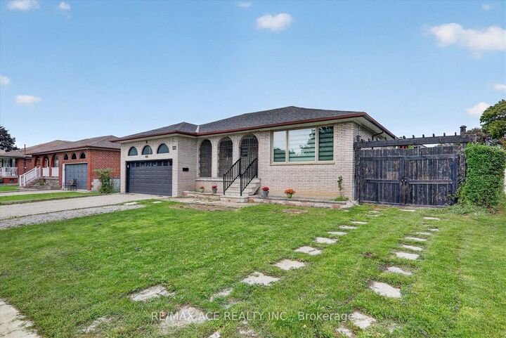 Property Photo: 124 Honeywood Road ON M3N 1B4
