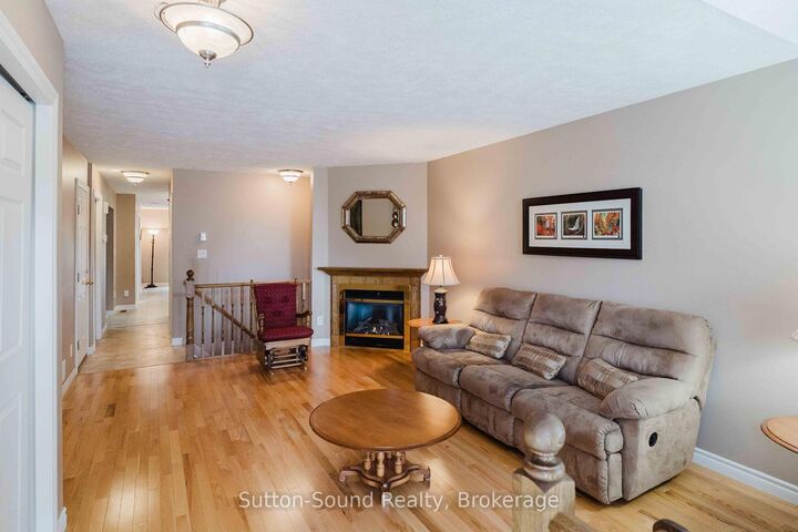 Property Photo: 907 9th A Avenue E ON N4K 6Y4