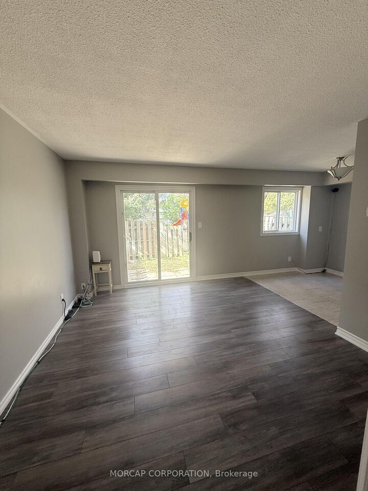Property Photo:  261 Rose Street 21  ON L4M 2V3 