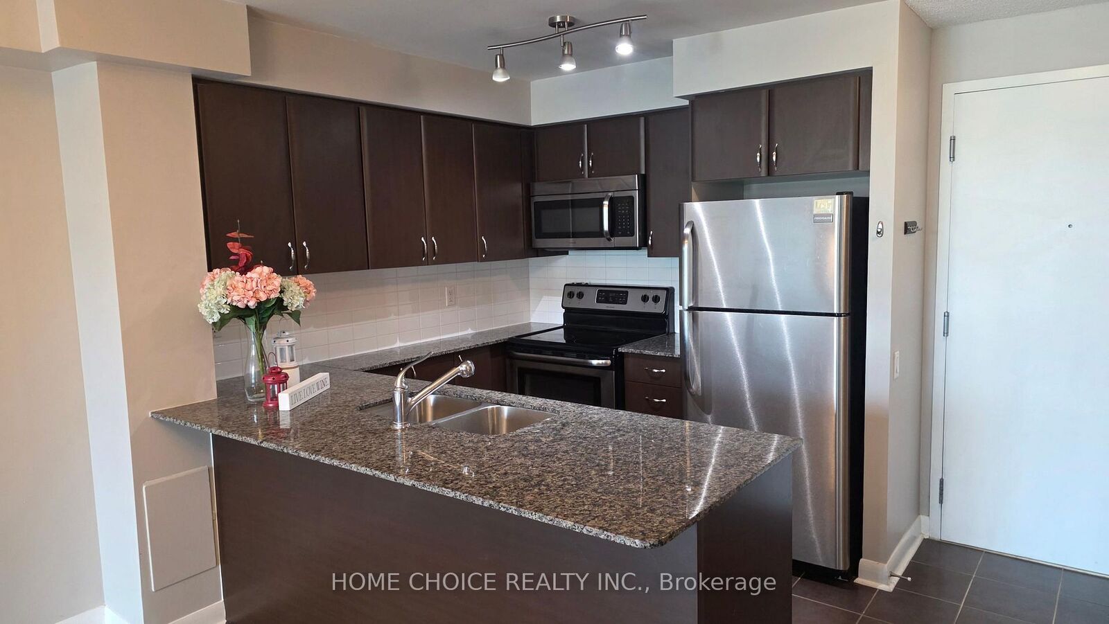 Property Photo:  525 Wilson Avenue 225  ON M3H 0A7 