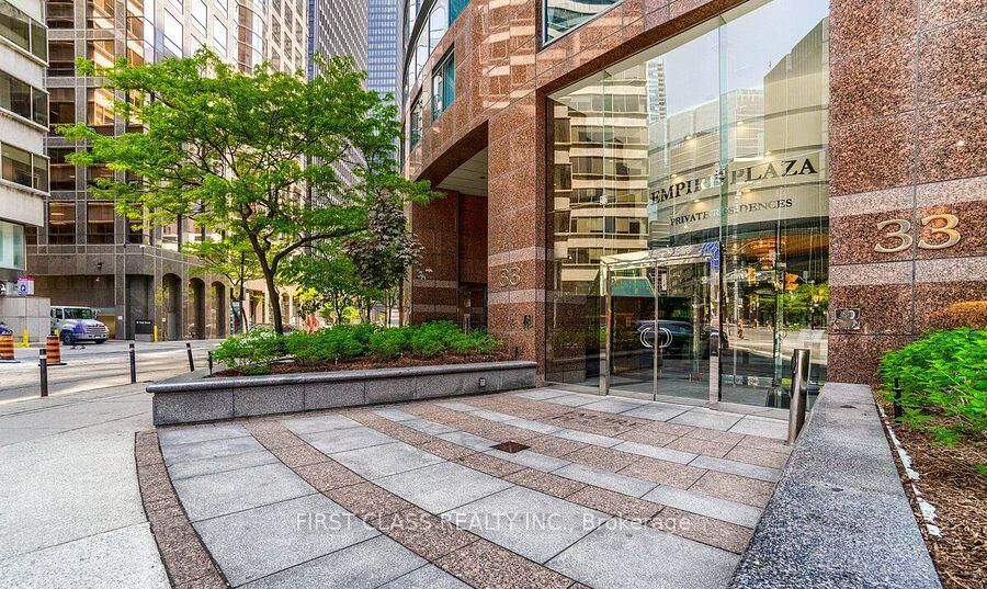 Property Photo:  33 University Avenue 1303  ON M5J 2S7 