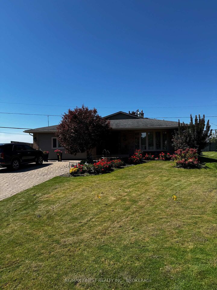 Property Photo:  935 Brodie Avenue  ON K7M 4P8 