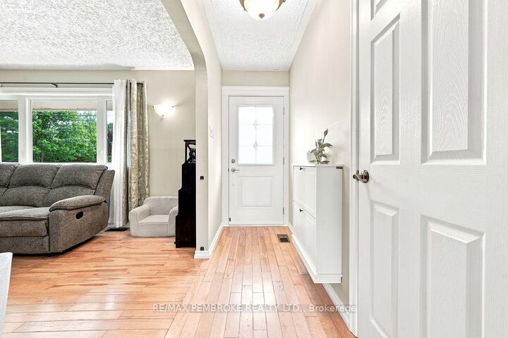 Property Photo: 13 Sunset Crescent ON K8H 2L8