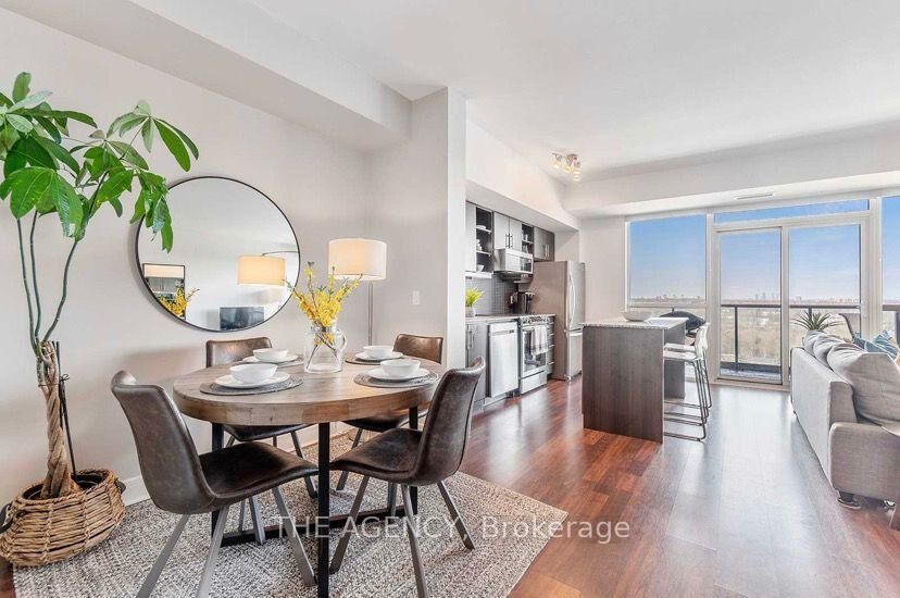 Property Photo:  35 Brian Peck Crescent 1504  ON M4G 0A5 