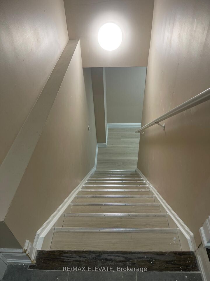 Property Photo:  33 Lampman Crescent  ON L6X 3A3 