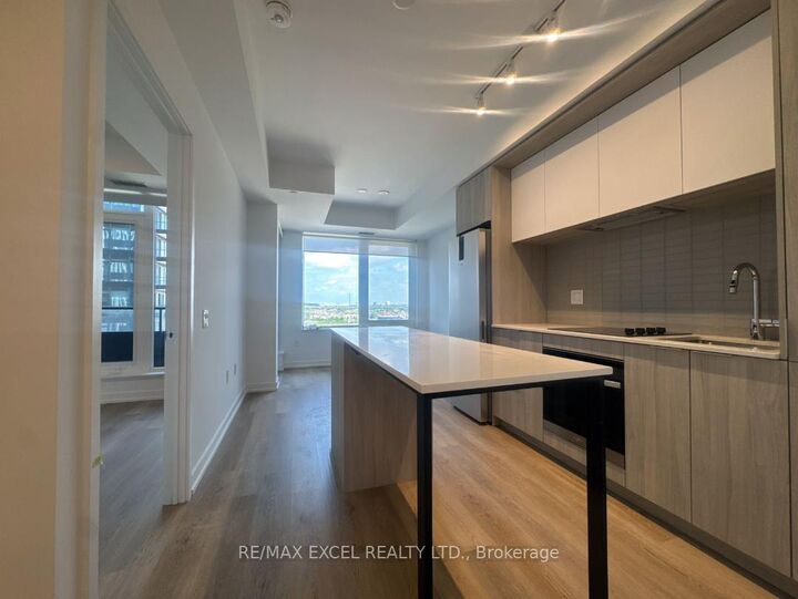 Property Photo:  395 Square One Drive 902  ON L5B 0P6 