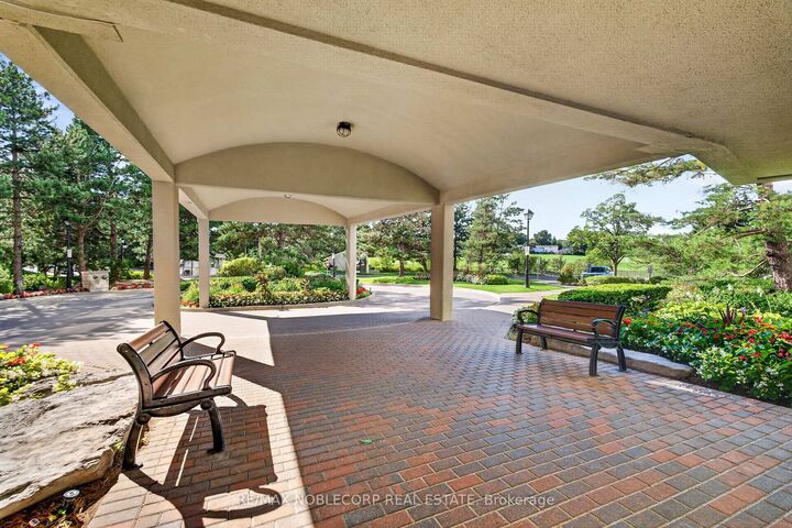 Property Photo:  22 Hanover Road 1603  ON L6S 5K7 