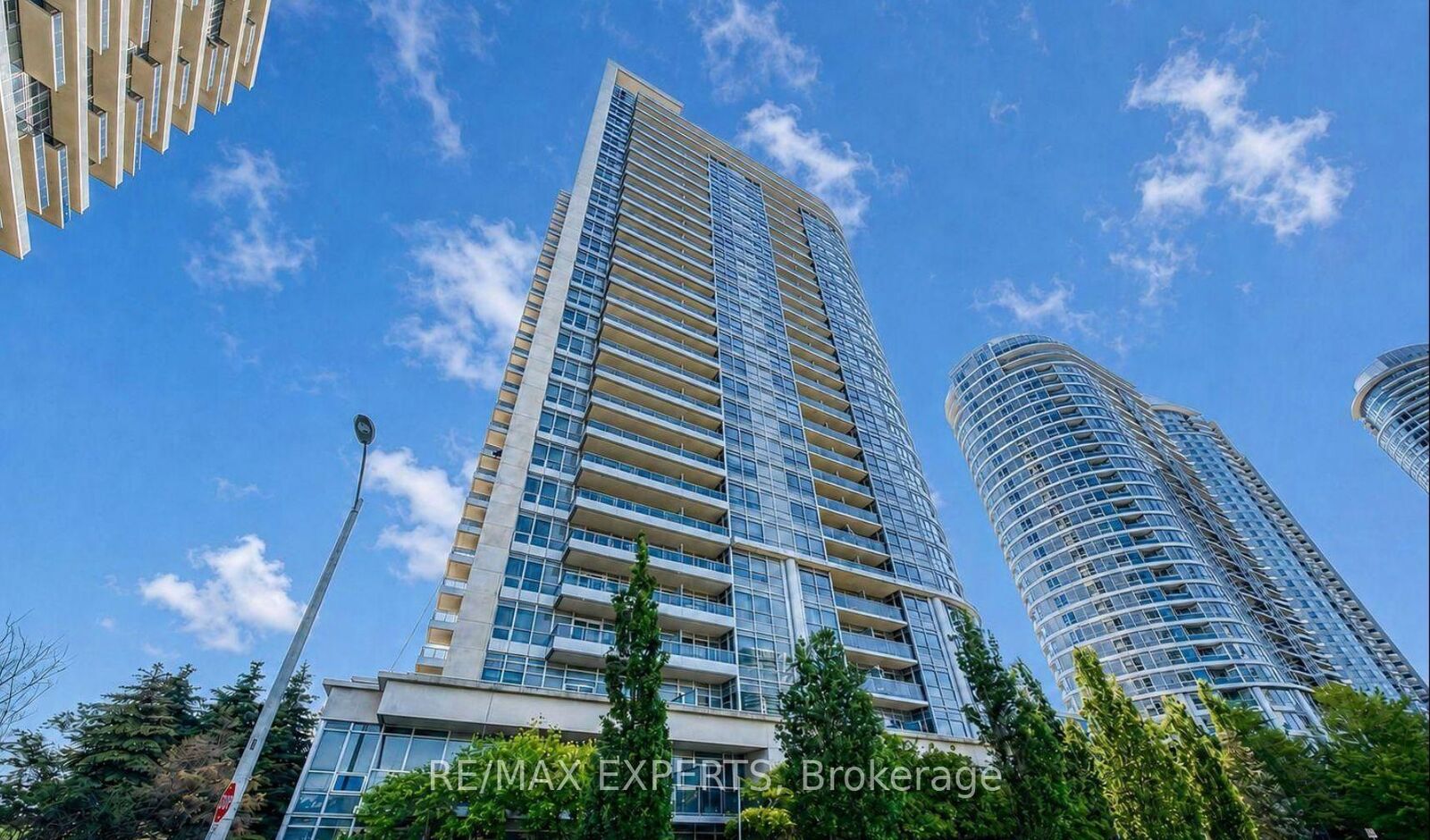 Property Photo: 181 Village Green Square 2714 ON M1S 0L3