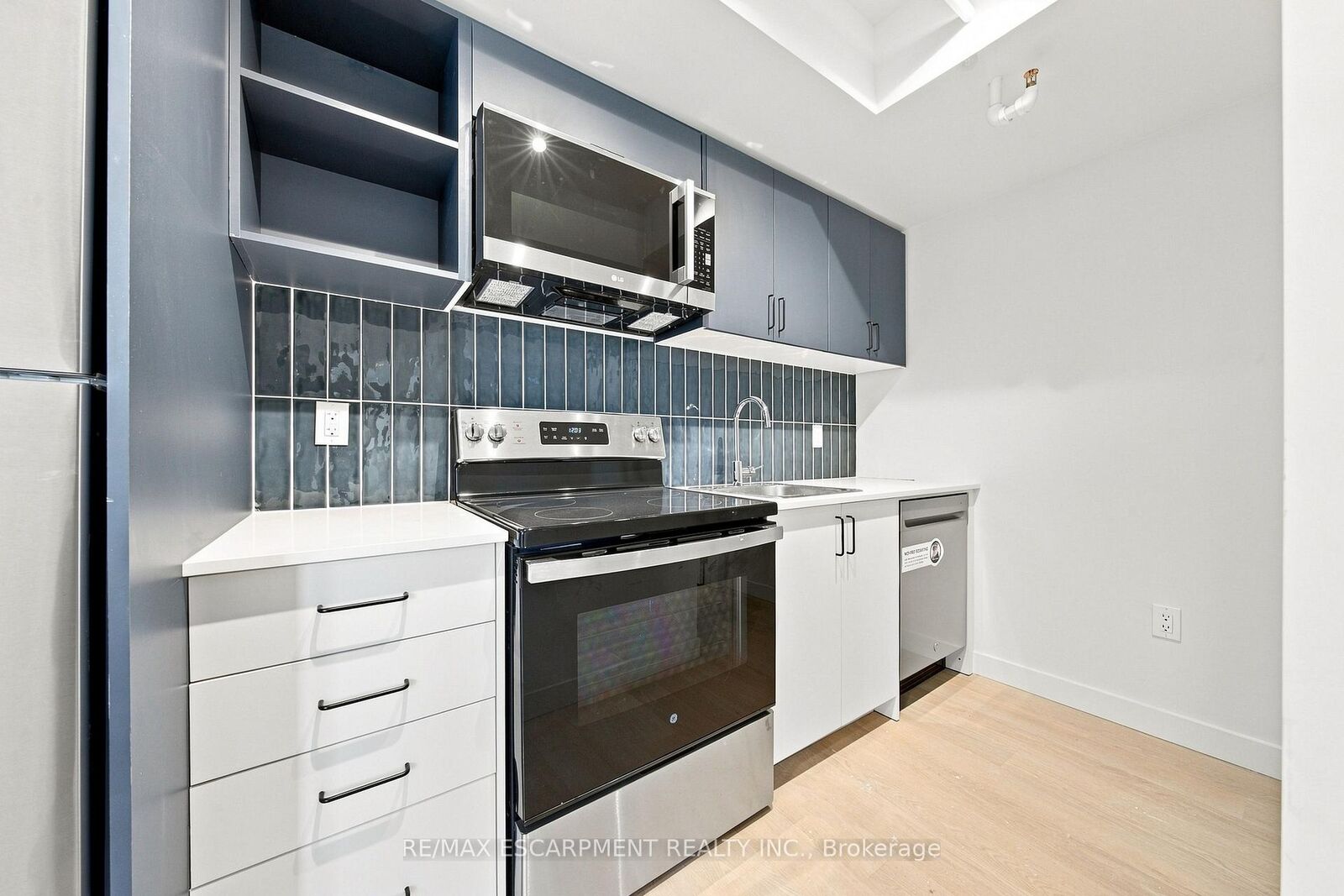 Property Photo:  325 James Street S 224  ON L8P 3B7 