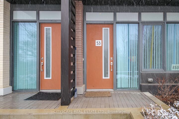 Property Photo:  1020 Portage Parkway Th 53  ON L4K 0K3 