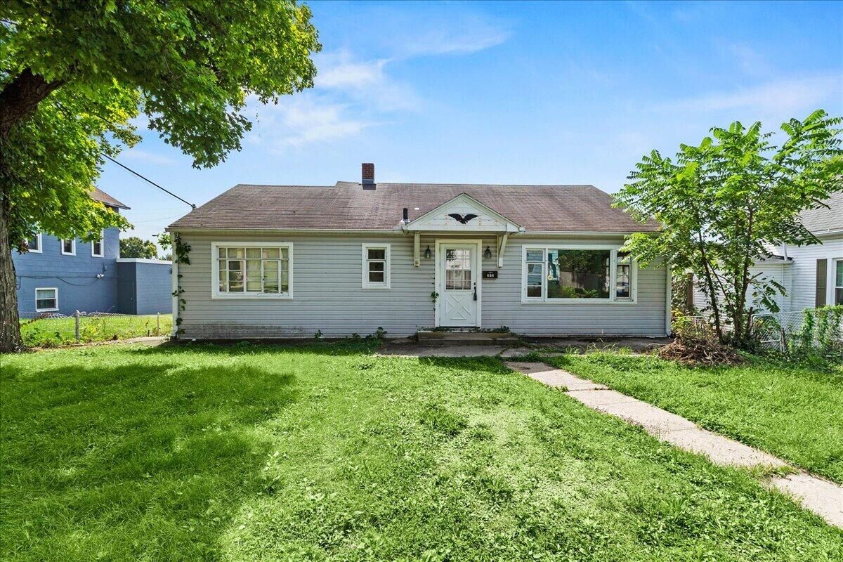 Property Photo:  212 E Auburn Avenue  OH 43311 