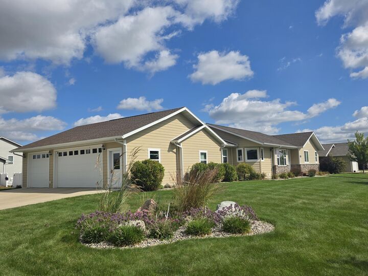 Property Photo: 1107 NE 28th Avenue SD 57401
