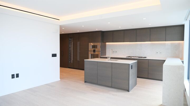 Property Photo:  1408 Robson Street 2xxx  BC V6G 0E6 