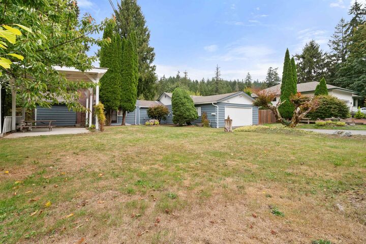 Property Photo:  555 Glenaire Drive  BC V0X 1L4 