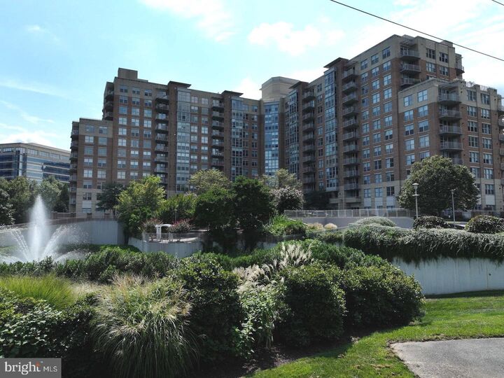 Property Photo:  11800 Sunset Hills Road 222  VA 20190 