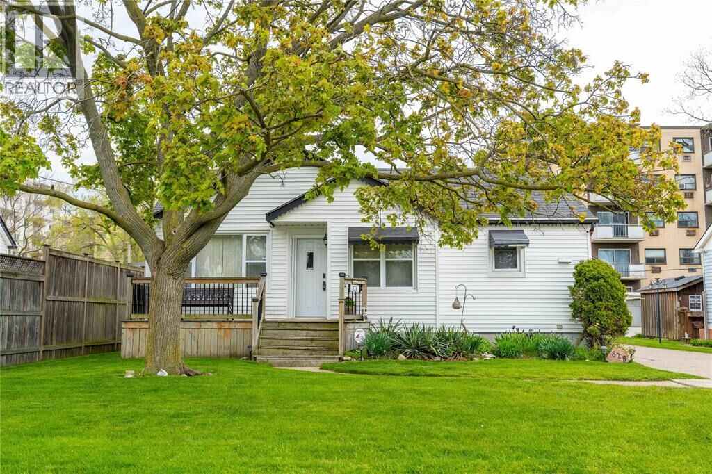 Property Photo: 826 Lynwood Avenue ON N7T 7A4