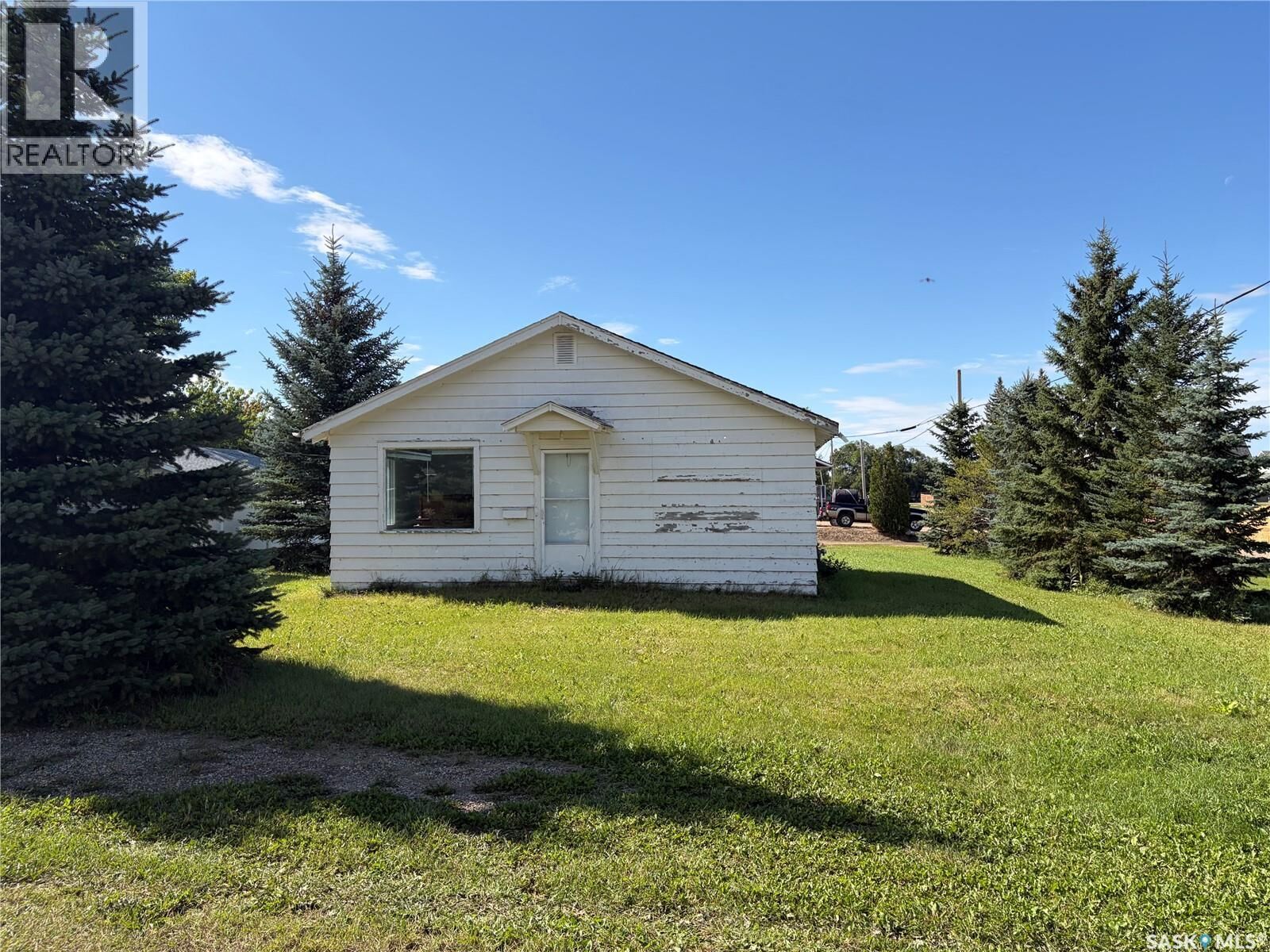 Property Photo:  110 7th Avenue  SK S0K 0A0 