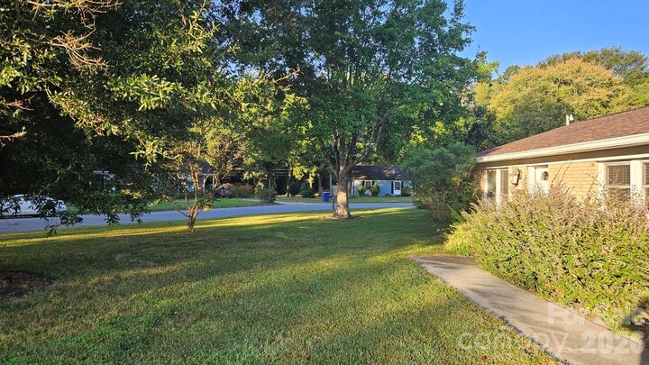 Property Photo:  5704 Hillcrest Circle  NC 28079 