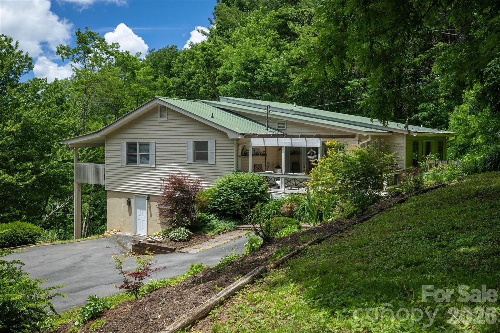 Property Photo:  665 Will Robbins Lane  NC 28657 