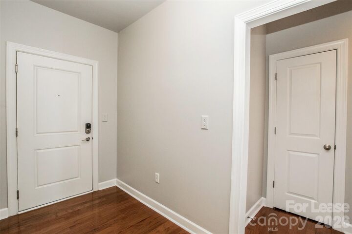 Property Photo:  1829 Kenilworth Avenue 201  NC 28203 