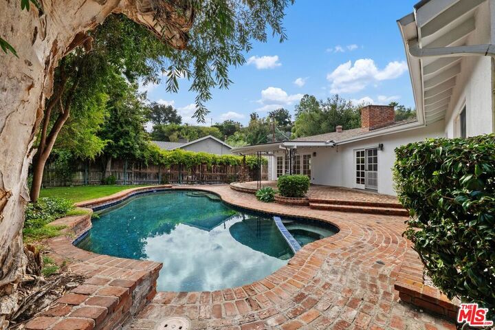 Property Photo: 3640 Meadville Dr CA 91403