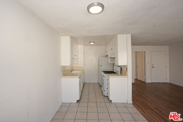 Property Photo: 11515 Ohio Ave, Unit 3 CA 90025