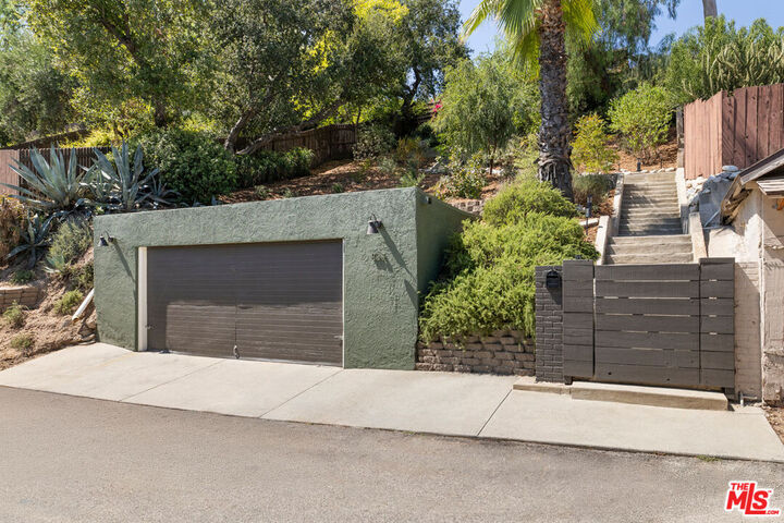 Property Photo: 853 Tipton Ter CA 90042