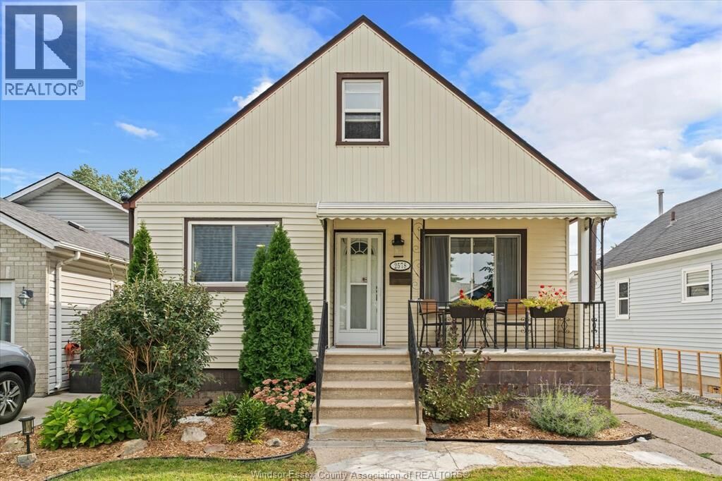 Property Photo:  2578 George  ON N8W 4M7 