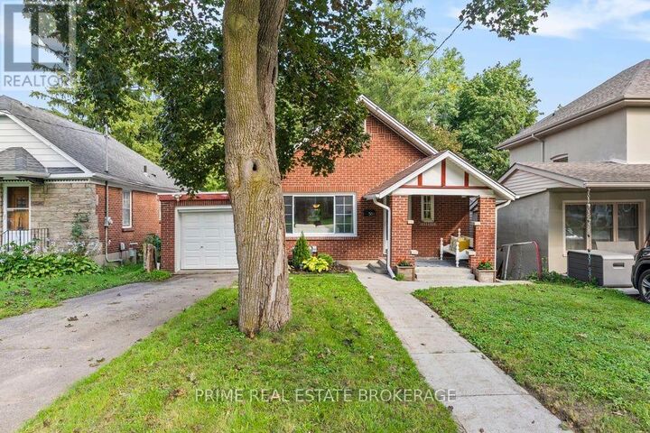 Property Photo:  586 Victoria Street  ON N5Y 4B8 