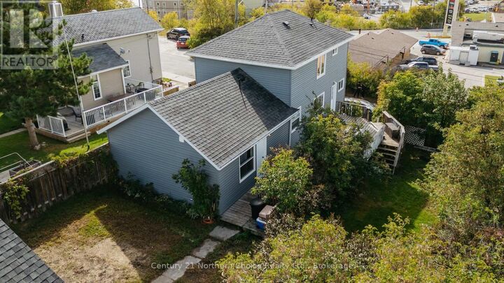 Property Photo:  44 Peter Street  ON P9N 3R2 