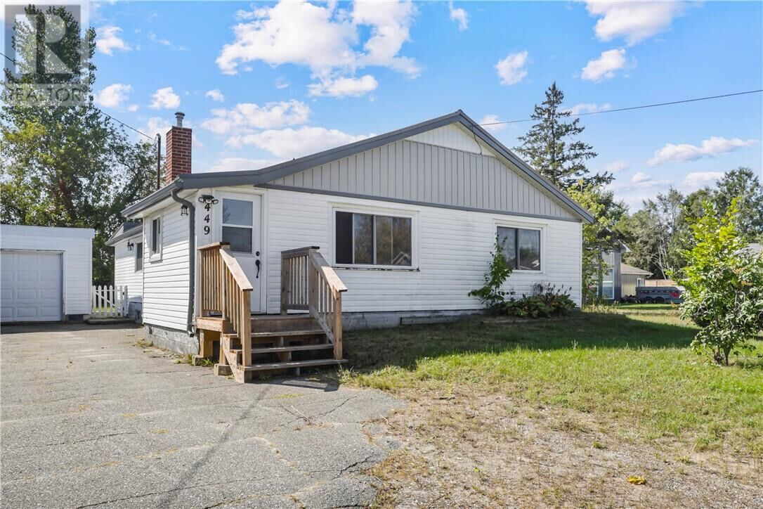 Property Photo:  449 Adelaide Street  ON P5E 1K5 